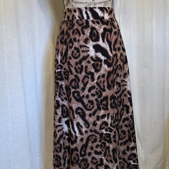Leopard Print Midi Skirt With Sharkbite Hem - Picture 2 of 10
